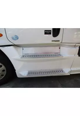 FREIGHTLINER CASCADIA 125 CAB SKIRT/SIDE FAIRING