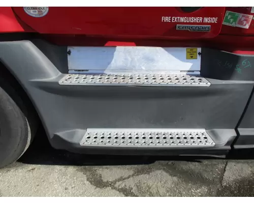 FREIGHTLINER CASCADIA 125 CAB SKIRTSIDE FAIRING