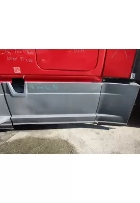 FREIGHTLINER CASCADIA 125 CAB SKIRT/SIDE FAIRING