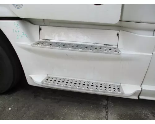 FREIGHTLINER CASCADIA 125 CAB SKIRTSIDE FAIRING