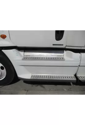 FREIGHTLINER CASCADIA 125 CAB SKIRT/SIDE FAIRING