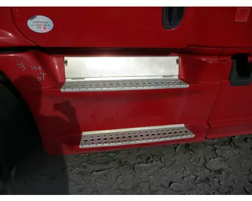 FREIGHTLINER CASCADIA 125 CAB SKIRTSIDE FAIRING