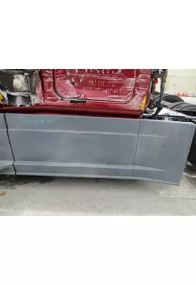 FREIGHTLINER CASCADIA 125 CAB SKIRT/SIDE FAIRING