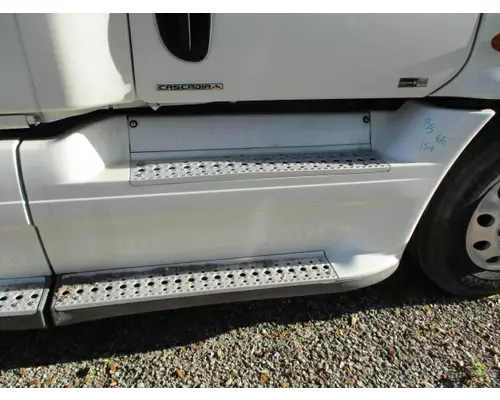 FREIGHTLINER CASCADIA 125 CAB SKIRTSIDE FAIRING