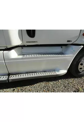 FREIGHTLINER CASCADIA 125 CAB SKIRT/SIDE FAIRING