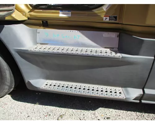 FREIGHTLINER CASCADIA 125 CAB SKIRTSIDE FAIRING