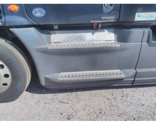 FREIGHTLINER CASCADIA 125 CAB SKIRTSIDE FAIRING