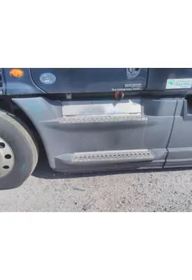 FREIGHTLINER CASCADIA 125 CAB SKIRT/SIDE FAIRING