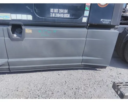 FREIGHTLINER CASCADIA 125 CAB SKIRTSIDE FAIRING