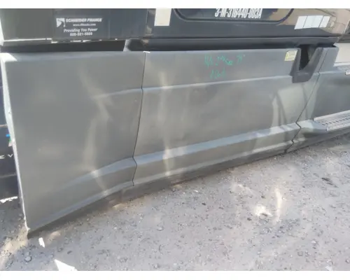 FREIGHTLINER CASCADIA 125 CAB SKIRTSIDE FAIRING