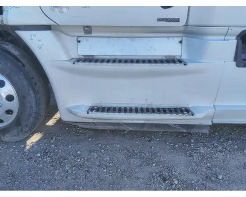 FREIGHTLINER CASCADIA 125 CAB SKIRTSIDE FAIRING