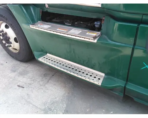 FREIGHTLINER CASCADIA 125 CAB SKIRTSIDE FAIRING