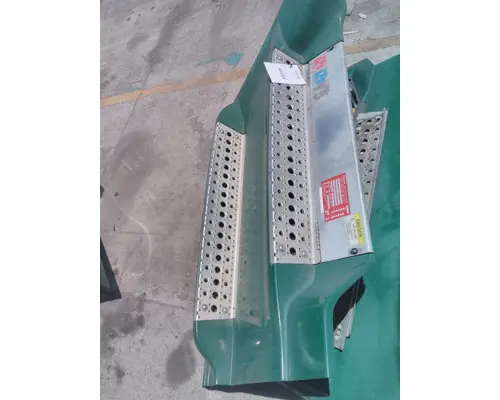 FREIGHTLINER CASCADIA 125 CAB SKIRTSIDE FAIRING