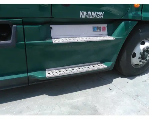 FREIGHTLINER CASCADIA 125 CAB SKIRTSIDE FAIRING