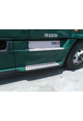 FREIGHTLINER CASCADIA 125 CAB SKIRT/SIDE FAIRING
