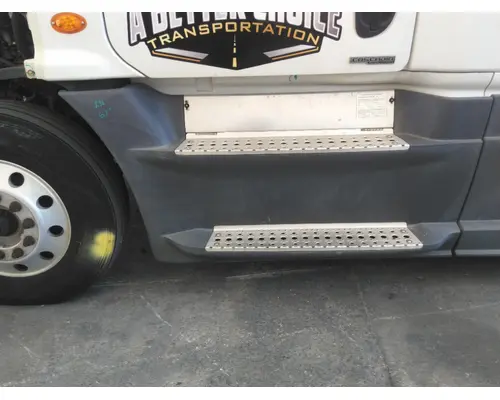 FREIGHTLINER CASCADIA 125 CAB SKIRTSIDE FAIRING