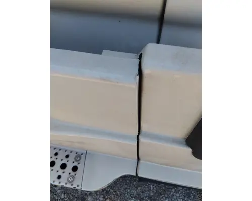 FREIGHTLINER CASCADIA 125 CAB SKIRTSIDE FAIRING