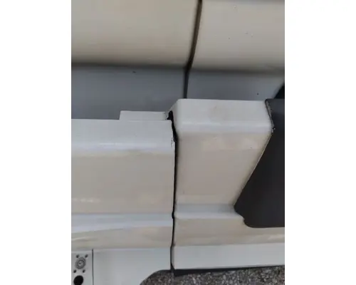 FREIGHTLINER CASCADIA 125 CAB SKIRTSIDE FAIRING