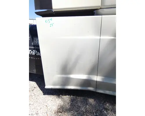 FREIGHTLINER CASCADIA 125 CAB SKIRTSIDE FAIRING