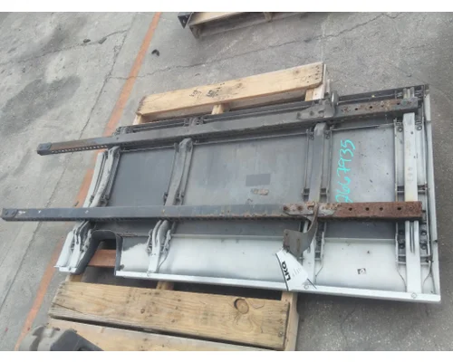 FREIGHTLINER CASCADIA 125 CAB SKIRTSIDE FAIRING