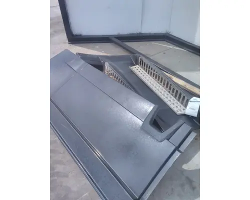 FREIGHTLINER CASCADIA 125 CAB SKIRTSIDE FAIRING