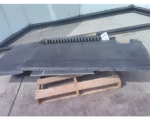 FREIGHTLINER CASCADIA 125 CAB SKIRTSIDE FAIRING