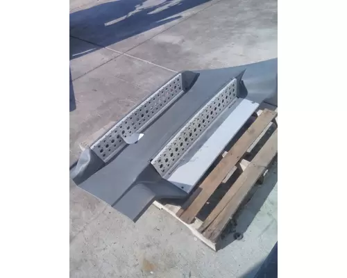 FREIGHTLINER CASCADIA 125 CAB SKIRTSIDE FAIRING