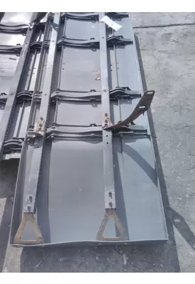 FREIGHTLINER CASCADIA 125 CAB SKIRT/SIDE FAIRING