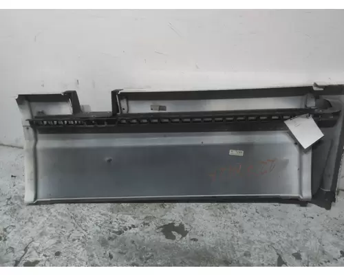 FREIGHTLINER CASCADIA 125 CAB SKIRTSIDE FAIRING