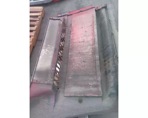 FREIGHTLINER CASCADIA 125 CAB SKIRTSIDE FAIRING