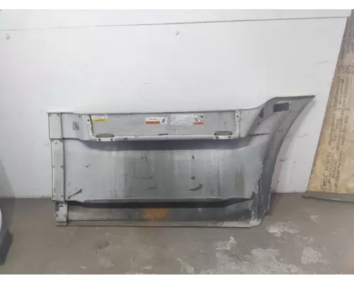 FREIGHTLINER CASCADIA 125 CAB SKIRTSIDE FAIRING