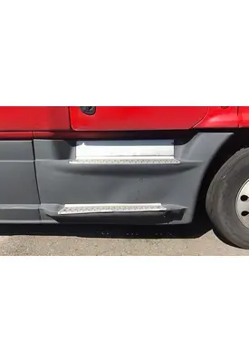 FREIGHTLINER CASCADIA 125 CAB SKIRT/SIDE FAIRING