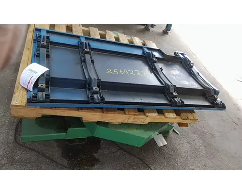 FREIGHTLINER CASCADIA 125 CAB SKIRTSIDE FAIRING