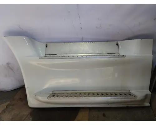 FREIGHTLINER CASCADIA 125 CAB SKIRTSIDE FAIRING