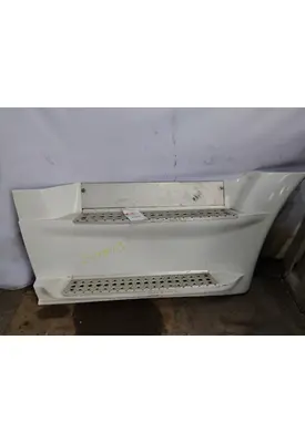 FREIGHTLINER CASCADIA 125 CAB SKIRT/SIDE FAIRING