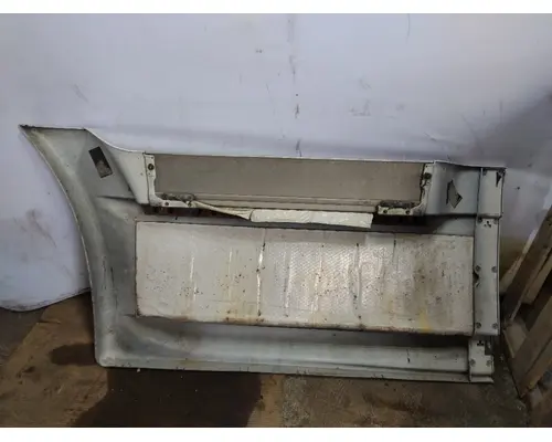 FREIGHTLINER CASCADIA 125 CAB SKIRTSIDE FAIRING