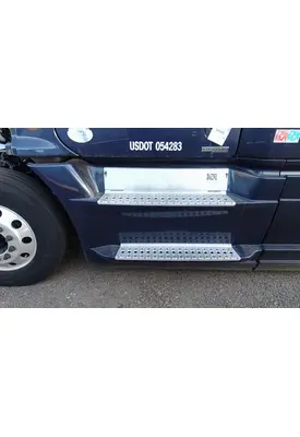 FREIGHTLINER CASCADIA 125 CAB SKIRT/SIDE FAIRING