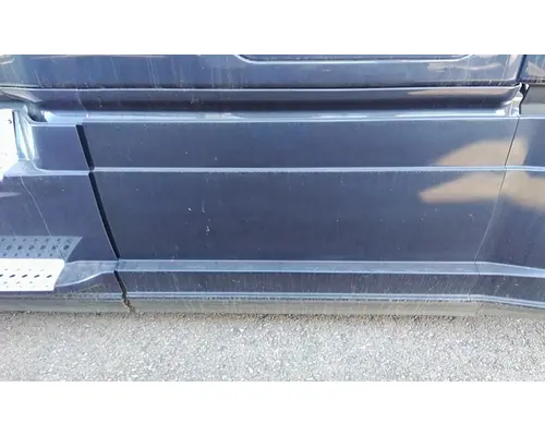 FREIGHTLINER CASCADIA 125 CAB SKIRTSIDE FAIRING