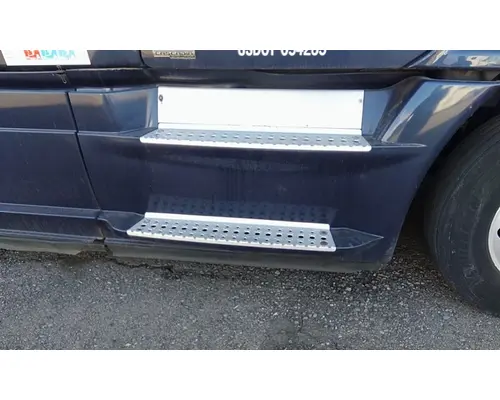 FREIGHTLINER CASCADIA 125 CAB SKIRTSIDE FAIRING