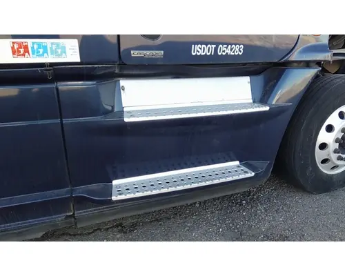 FREIGHTLINER CASCADIA 125 CAB SKIRTSIDE FAIRING
