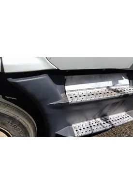 FREIGHTLINER CASCADIA 125 CAB SKIRT/SIDE FAIRING