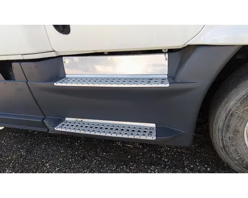 FREIGHTLINER CASCADIA 125 CAB SKIRTSIDE FAIRING
