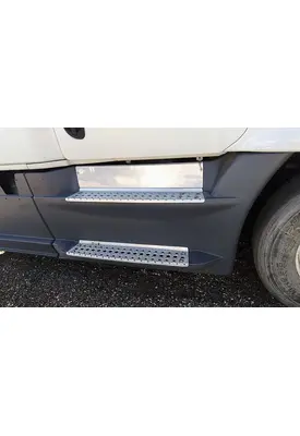 FREIGHTLINER CASCADIA 125 CAB SKIRT/SIDE FAIRING