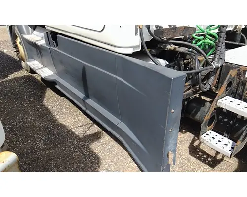 FREIGHTLINER CASCADIA 125 CAB SKIRTSIDE FAIRING