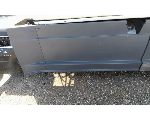 FREIGHTLINER CASCADIA 125 CAB SKIRTSIDE FAIRING