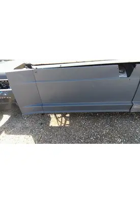 FREIGHTLINER CASCADIA 125 CAB SKIRT/SIDE FAIRING