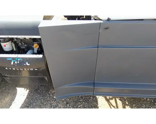 FREIGHTLINER CASCADIA 125 CAB SKIRTSIDE FAIRING
