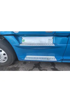 FREIGHTLINER CASCADIA 125 CAB SKIRT/SIDE FAIRING