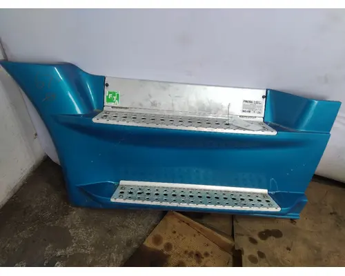 FREIGHTLINER CASCADIA 125 CAB SKIRTSIDE FAIRING