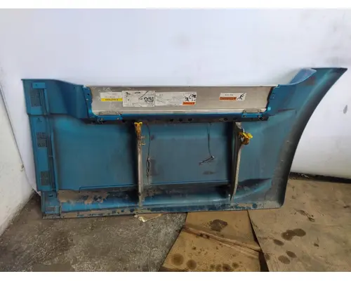 FREIGHTLINER CASCADIA 125 CAB SKIRTSIDE FAIRING